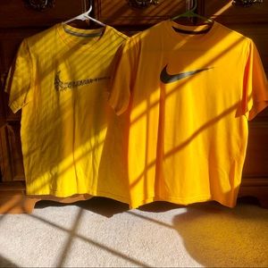 2 Nike tees